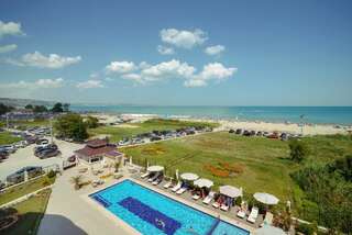 Отель Sunny Castle Hotel Кранево Двухместный номер с 1 кроватью, балконом и видом на море (для 3 взрослых) - Бесплатный доступ на пляж-1
