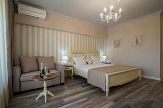 Отель Sunny Castle Hotel Кранево Двухместный номер с 1 кроватью, балконом и частичным видом на море (для 3 взрослых) - Бесплатный доступ на пляж-2